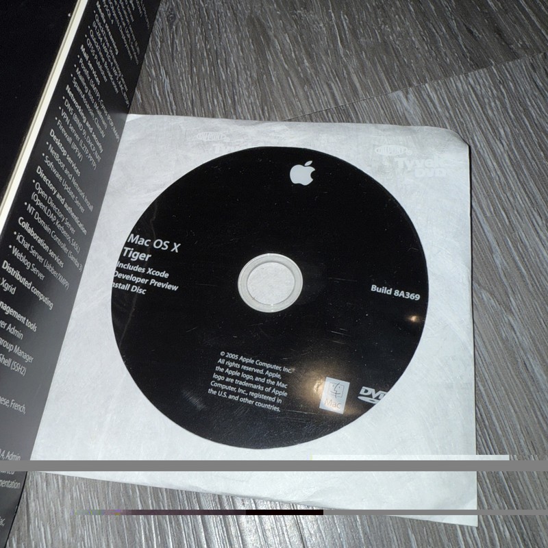 Apple Mac OS X Server 10.4 Tiger 10-Client w/2 LICENSES (M9769Z/A) gallery