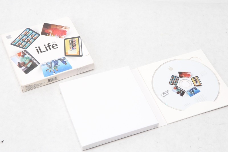iLife 08 Mac Discs and Packaging Retro Vintage Software R51