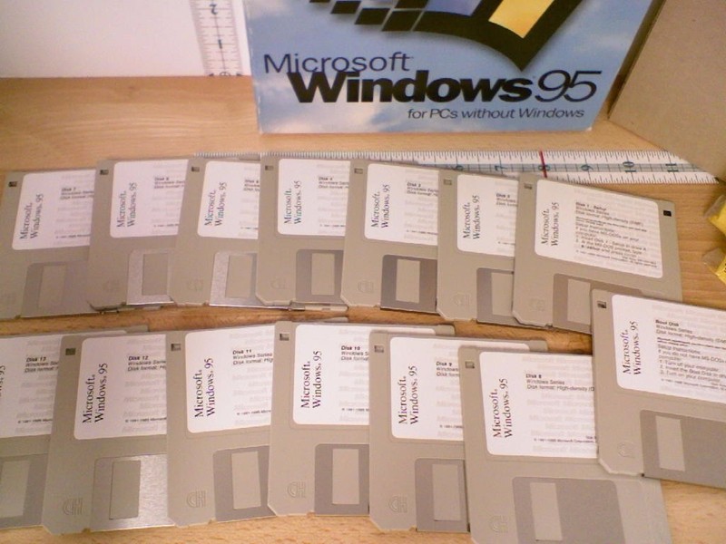 Full Version Microsoft Windows 95 OS 3.5" Floppy MS-DOS PCs 1995 USA HTF gallery