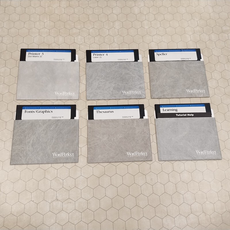 WordPerfect version 5 and Bitstream Font lot, 1988-1989, 5.25", tested! gallery