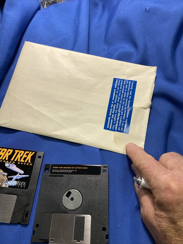 Berkeley Star Trek Screen Saver 1992 Windows PC (2) 3.5" Floppy Discs Never Used gallery