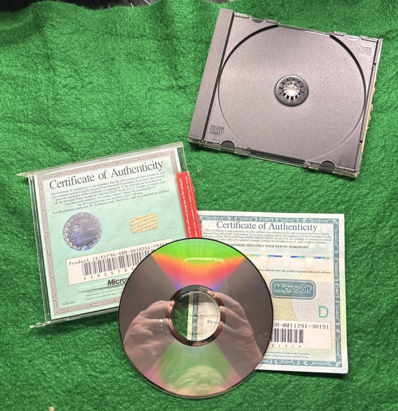 Microsoft Windows 95 installation CD with manual and COA/Product Key x2 gallery