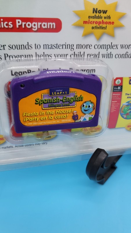 LeapPad 1st Grade Bilingual English Spanish Fiesta in the House Book & Cartridge gallery