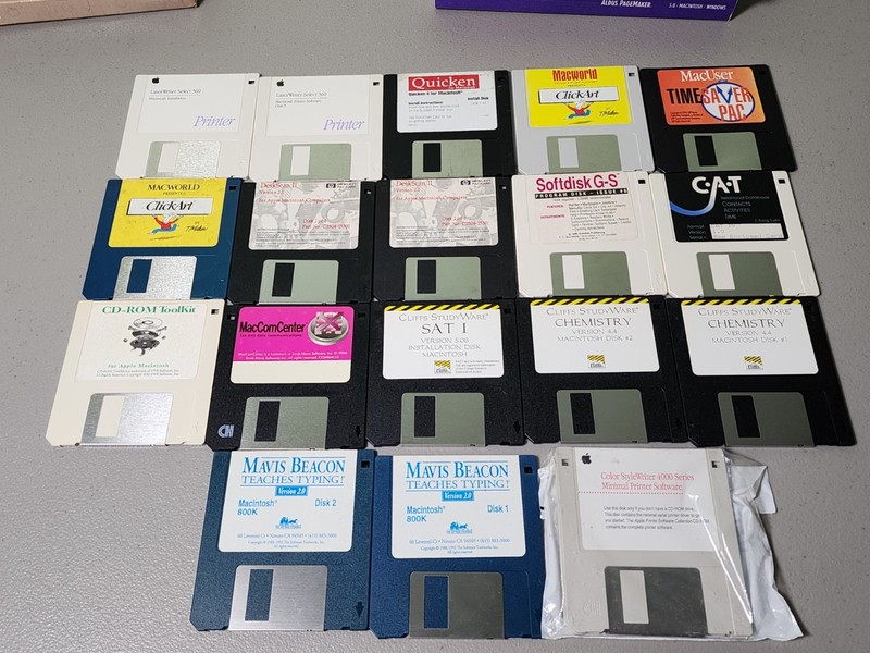 Vintage Apple Macintosh Software 3.5" Floppy Disks Lot & Manual/Paperwork Lot gallery