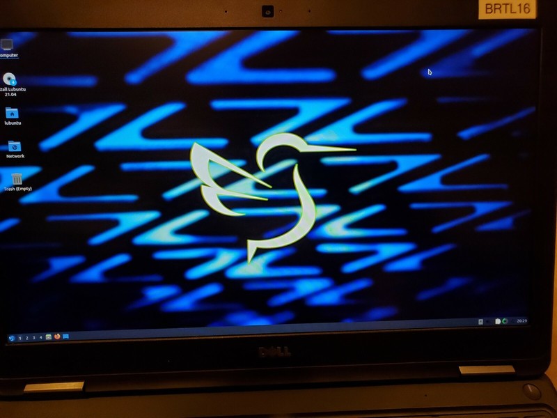 Lubuntu 21.04 x64 Bootable on 16G USB Stick!