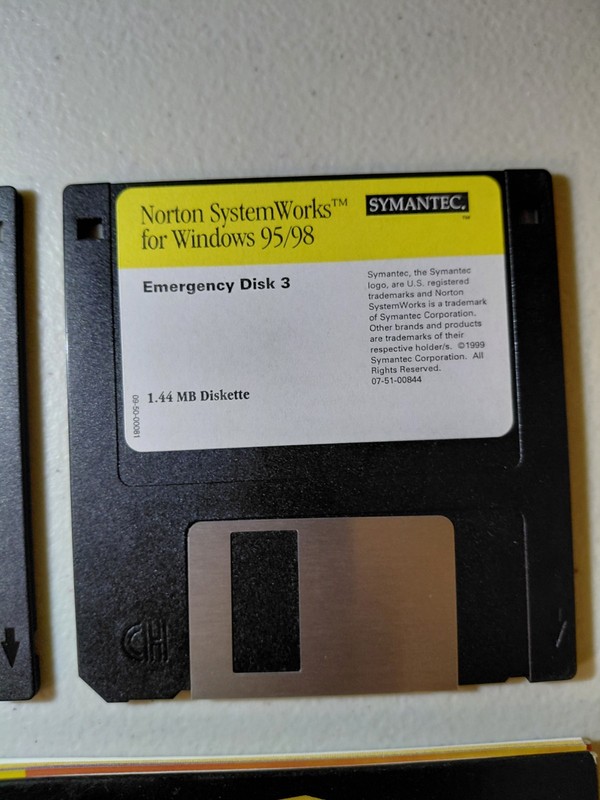 Symantec Norton SystemWorks 2000 v3.0 CD w/ Manuals Win 95/98 UNTESTED gallery