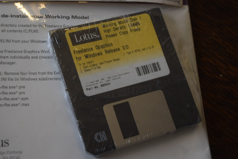 New & Sealed! Lotus Freelance Graphics 2.0 For Windows 2.0, 3.5 Disk Media gallery