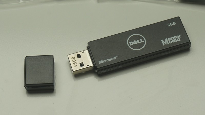Lot of 10, new Dell Windows 8.1 OS Recovery USB Stick/Drive 8GB 292F1 *French gallery
