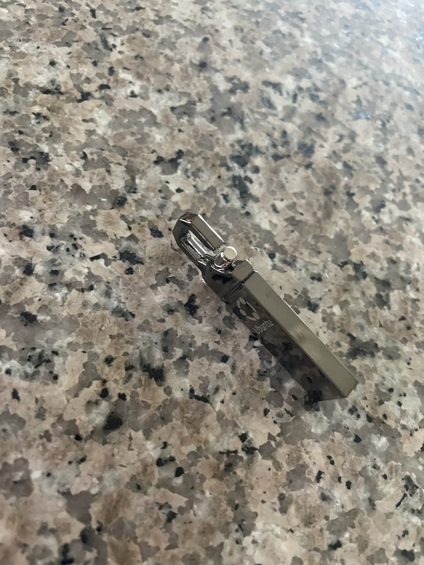 Engraved Linux Boot USB - Ubuntu Desktop, Server, Kubuntu, Xubuntu, Studio, MATE gallery