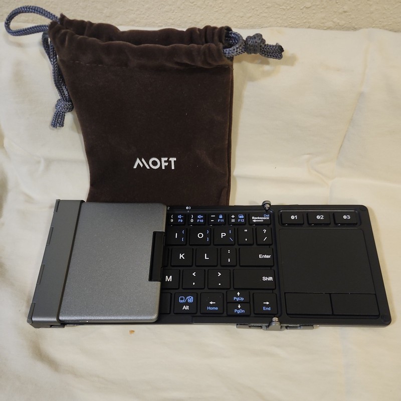 “Moft” Mobile Office For Travelers