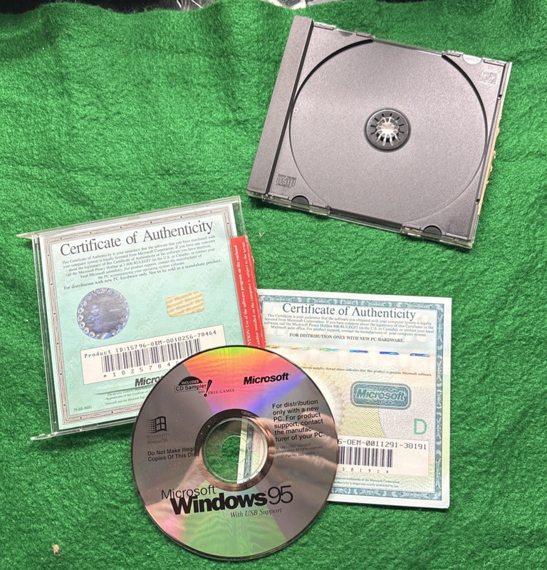 Microsoft Windows 95 installation CD with manual and COA/Product Key x2