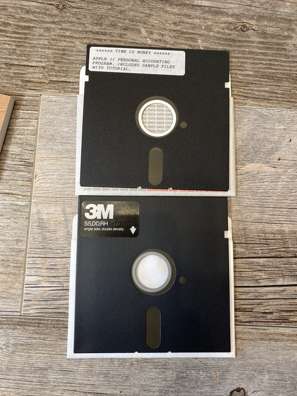 Apple IIe IIc Software Time Is Money 5.25” Floppy & Manual Original! gallery