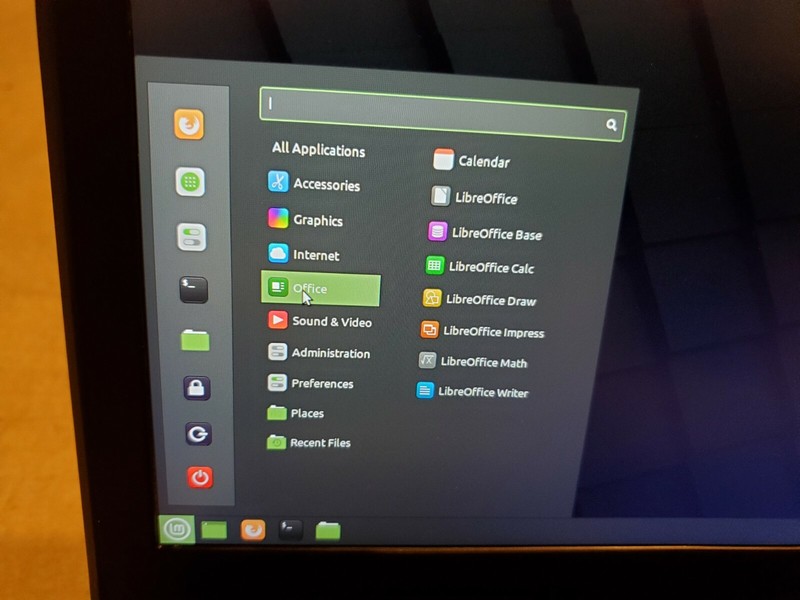 Linux Mint 20.2 Cinnamon x64 Bootable on 16G USB Stick! gallery