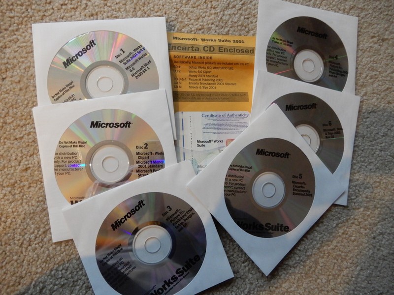 MICROSOFT WORKS SUITE 2001 Word, ClipArt, Money, Encarta. 6 CDs Set