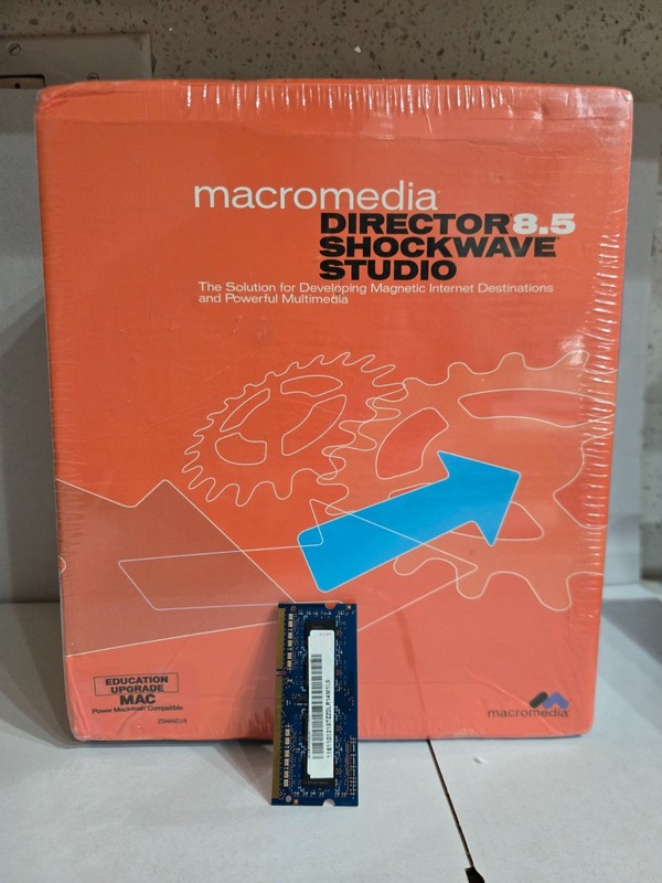 macromedia DIRECTOR 8.5 SHOCKEARE STUDIO_EDUCATION UPGRADE_FOR WINDOWS & MAC