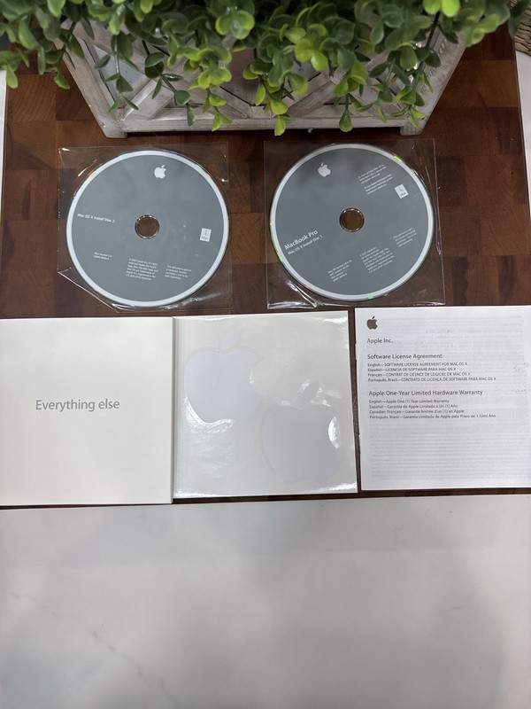 Apple MacBook Pro A1226 A1260 2007 Mac OS X 10.4.10 Install Discs OEM