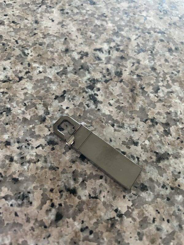 Engraved Linux Boot USB - Ubuntu Desktop, Server, Kubuntu, Xubuntu, Studio, MATE gallery