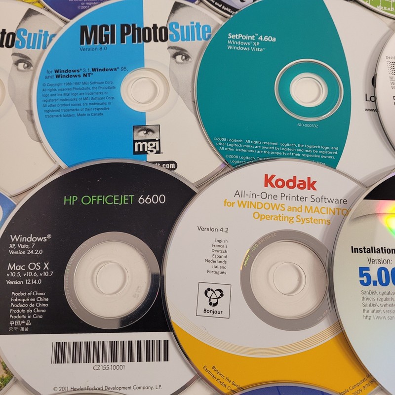 PC Software and Installation Media Lot Microsoft Windows, Family Tree 37 Discs gallery