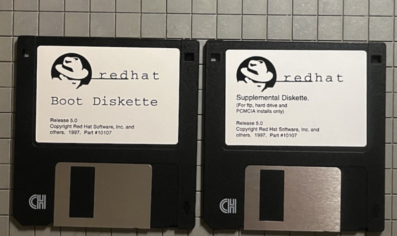 Red Hat Linux 5 Complete Big Box • 2 CDs, Floppies, Inserts • 1997 Retail gallery