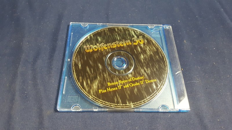 Wolfenstein 3D CD Game & Manual Bonus Hexen II & Quake II Demos LN