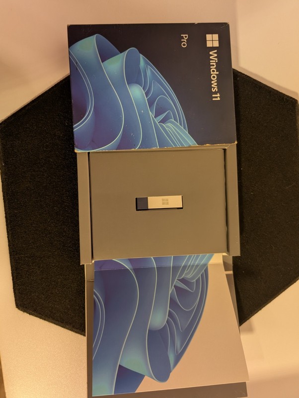 MS Windows 11 Pro 64bit Kit FPP Key & USB Media OPEN BOX BUT NEVER USED gallery