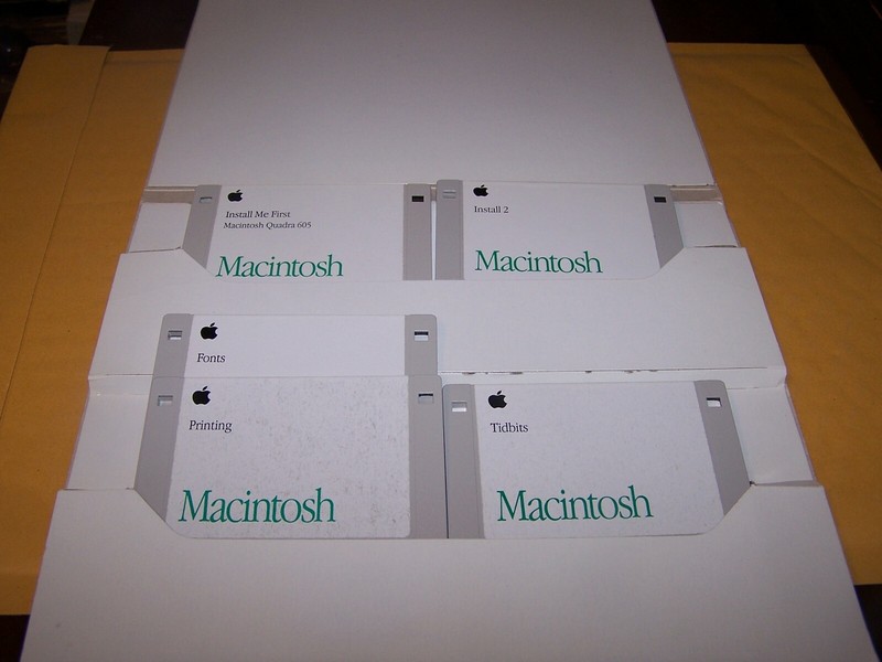 Macintosh Quadra 605 OS Disk Install Set P/N 914-0363-B