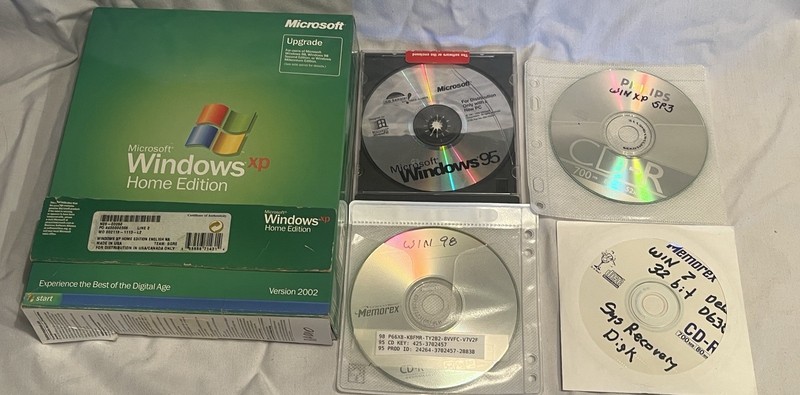 Microsoft Windows XP Home Edition Version 2002 Upgrade w/ 3 Product Keys gallery