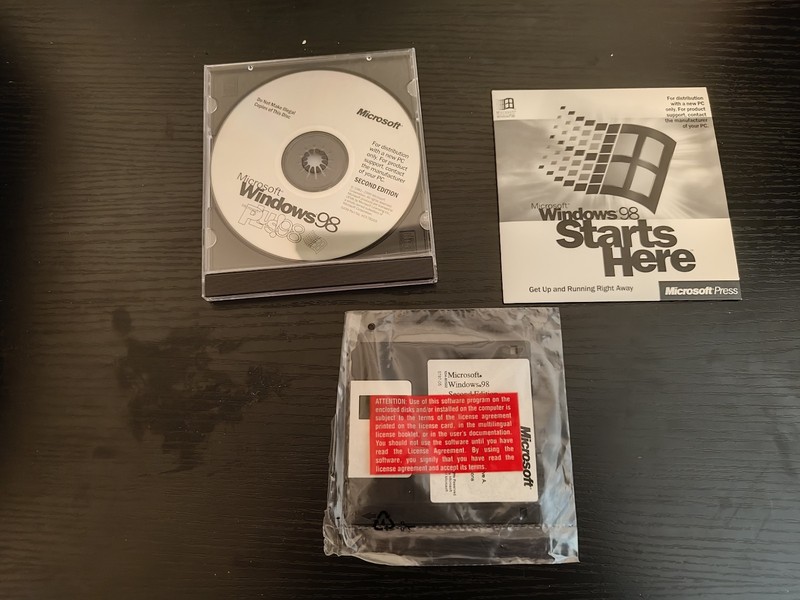 Microsoft Windows 98 SE + Microsoft Plus 98 New Installation CD W/ License