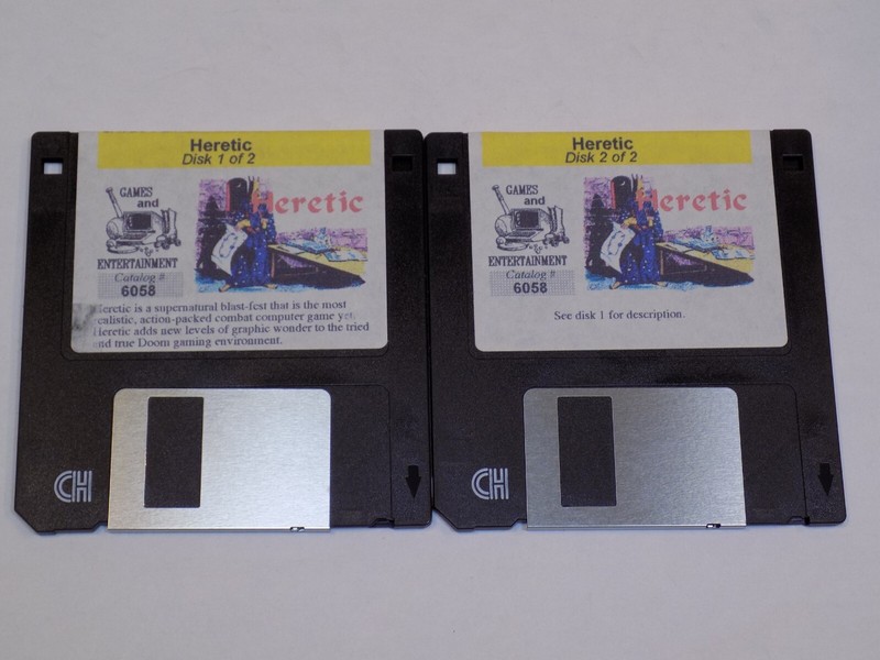 Heretic Set 3.5″ Disk Computer PC Video Game Old Games and Entertainment 6058
