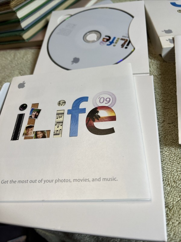 Apple iLife 09 V9.0 2009 Family Pack - Version 9.0 MB967Z/A Retail Family Pack gallery