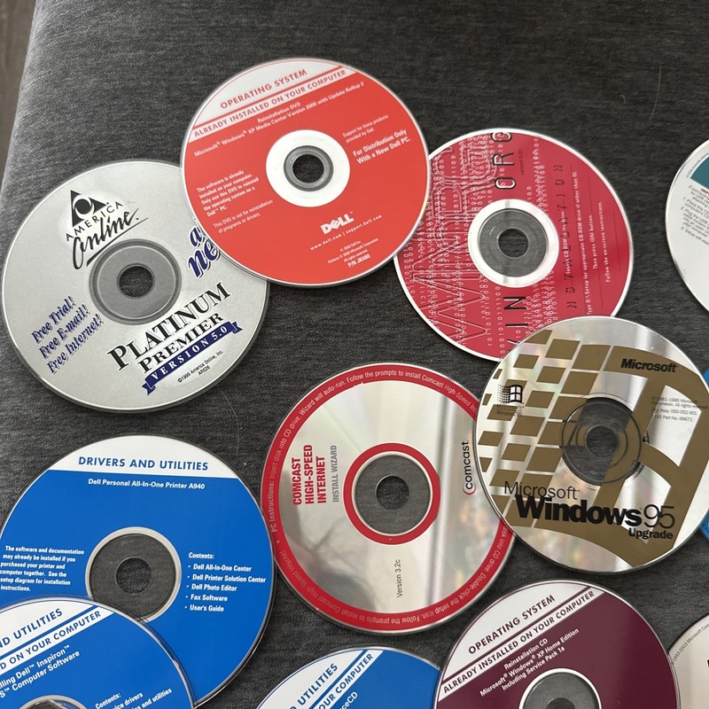 Dell Driver & Utility Software CD Lot for Windows, English Standard License gallery