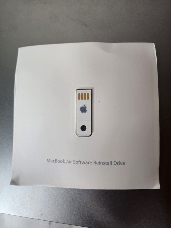 Apple USB Flash Drive Mac OS Reinstall Drive