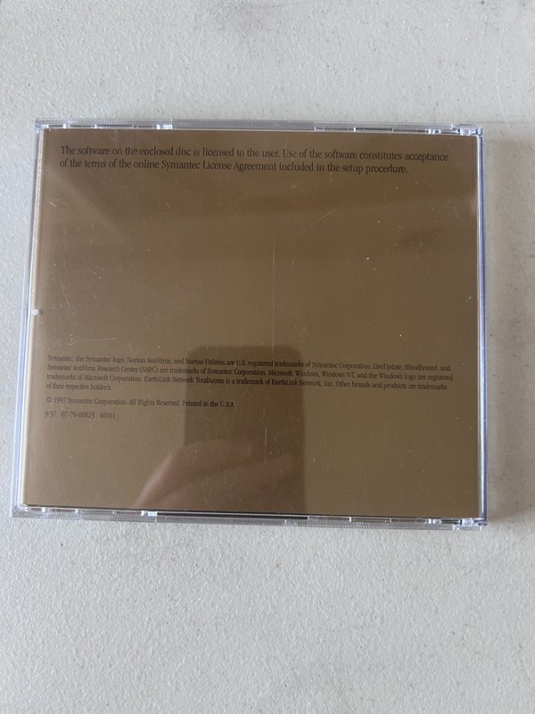 Symantec Norton AntiVirus Deluxe Version 4.0 CD-ROM Software 1997 gallery