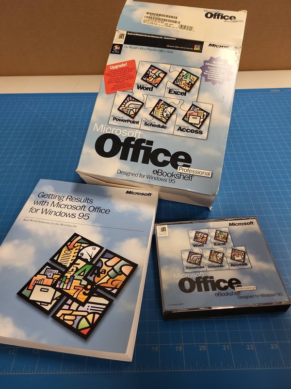 Microsoft Office Professional & Bookshelf Windows 95 Upgrade CD-ROM Manual Box