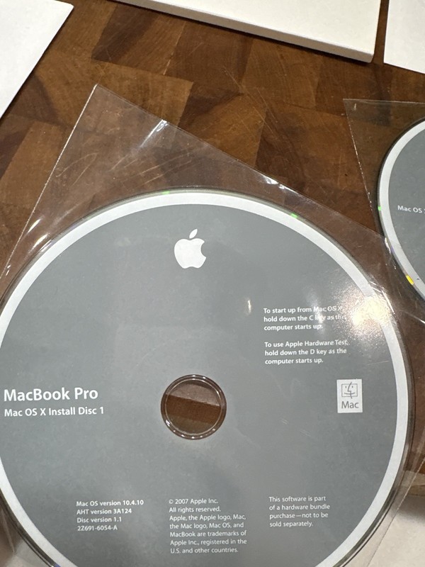 Apple MacBook Pro A1226 A1260 2007 Mac OS X 10.4.10 Install Discs OEM gallery