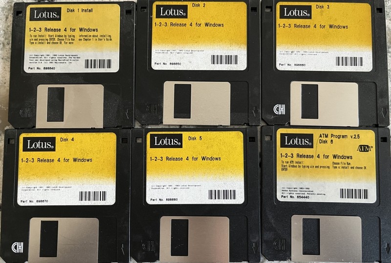 Vintage Lotus 1-2-3 Release 4 for Windows on 6 3.5″ diskettes