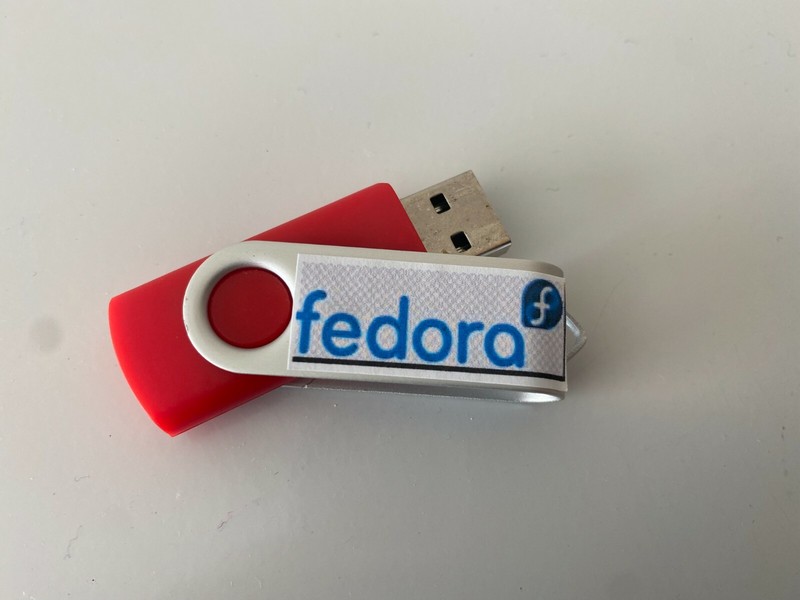 Fedora 34 Gnome 64 Bit 4 Gb Usb 2.0 Drive Linux Bootable Live / Install