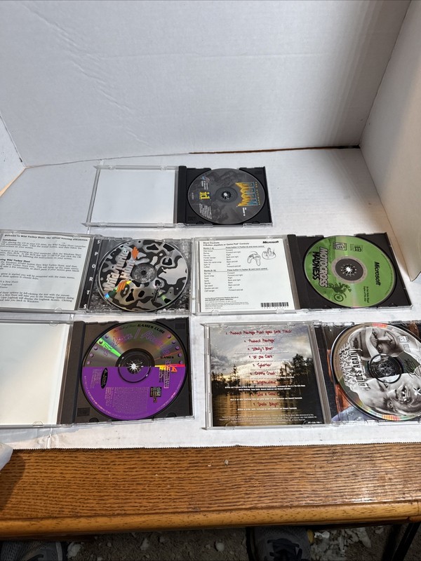 Vintage Windows 95 98 XP PC Software Games Doom Motocross Arcade Hunting gallery