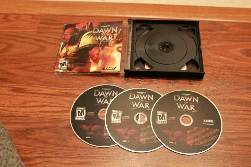 Warhammer 40,000: Dawn of War PC Game on CD ROM with key