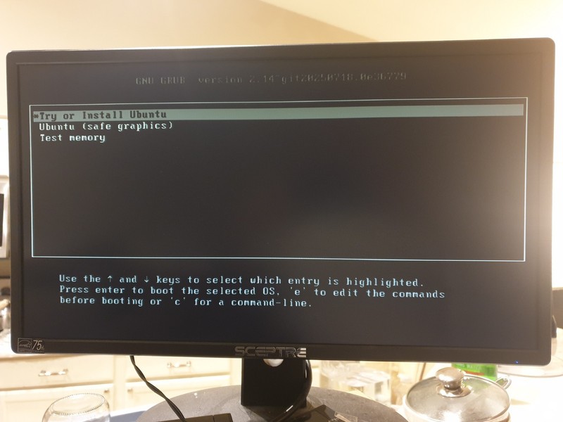 Linux Ubuntu 25.10, 64-bit, Bootable Live and Install USB Flash Drive gallery
