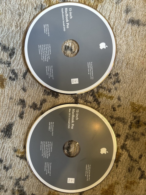 13 Inch MacBook Pro Install DVDs 10.5.7 – Untested