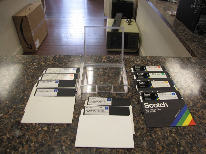 Lot of (10) Vintage 5.25″ Disks – First Publisher/PC Tools Deluxe W/Box – ME40