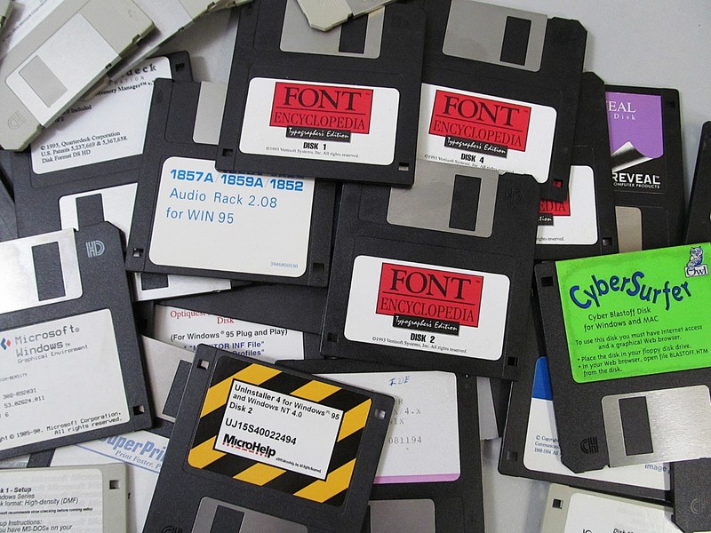 Large Lot Of 68 Vintage 3.5” Floppy Disks Windows Programs Software *USED AS IS* gallery