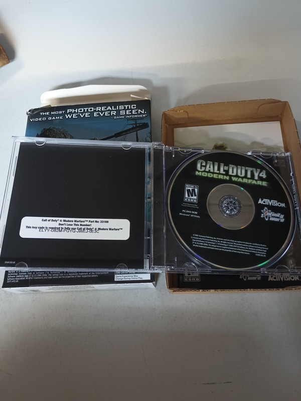 Call of Duty 4: Modern Warfare Limited Collector's Edition PC Game Complete gallery