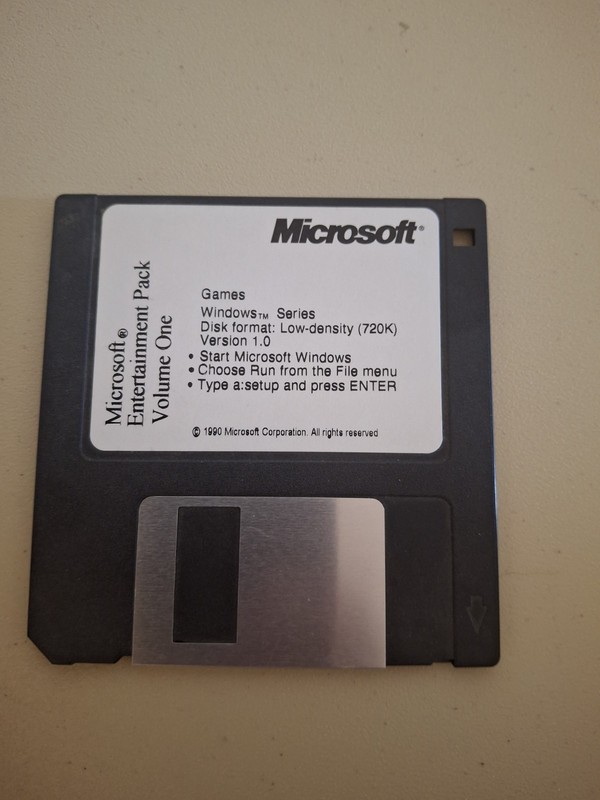 PC Game – Microsoft Entertainment Pack Volume 1 – 1.0 3.5″ Windows Disk Only