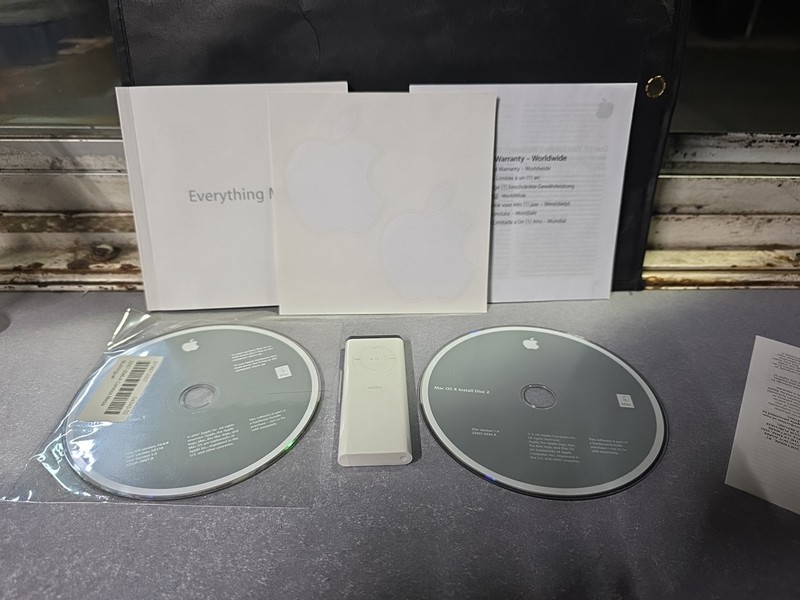 Apple Mac Os X 10.5 Install Disc Disc 1 & 2 Version 10.5 Plus Remote Pamphlet