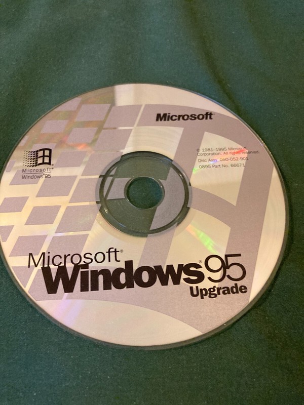 Microsoft Windows 95 Upgrade CD-ROM No Key VTG Disc Only