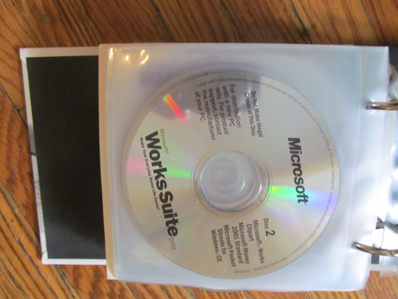 GATEWAY STORAGE BINDER W/ SOFTWARE - MICROSOFT WORKS SUITE 2001 & MORE gallery