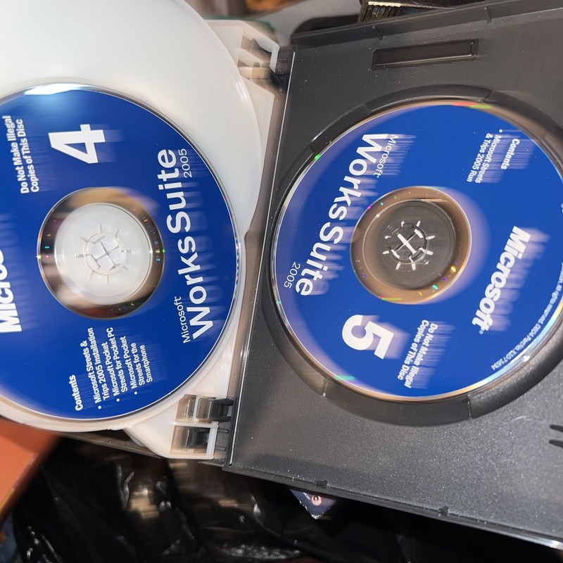 Microsoft Works Suite 2005 EUC!! gallery
