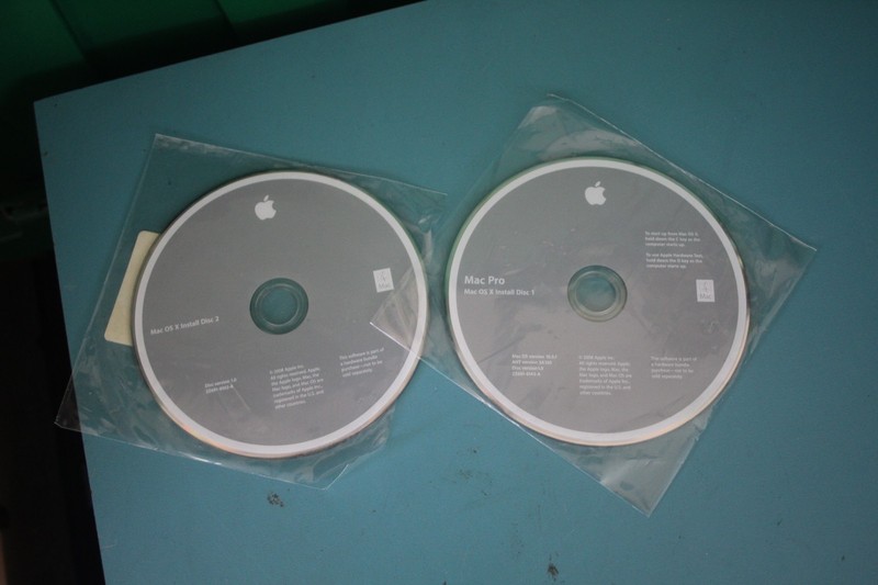 VTG APPLE MAC OS X PRO VER 10.5.1 = TWO INSTALL DISCS